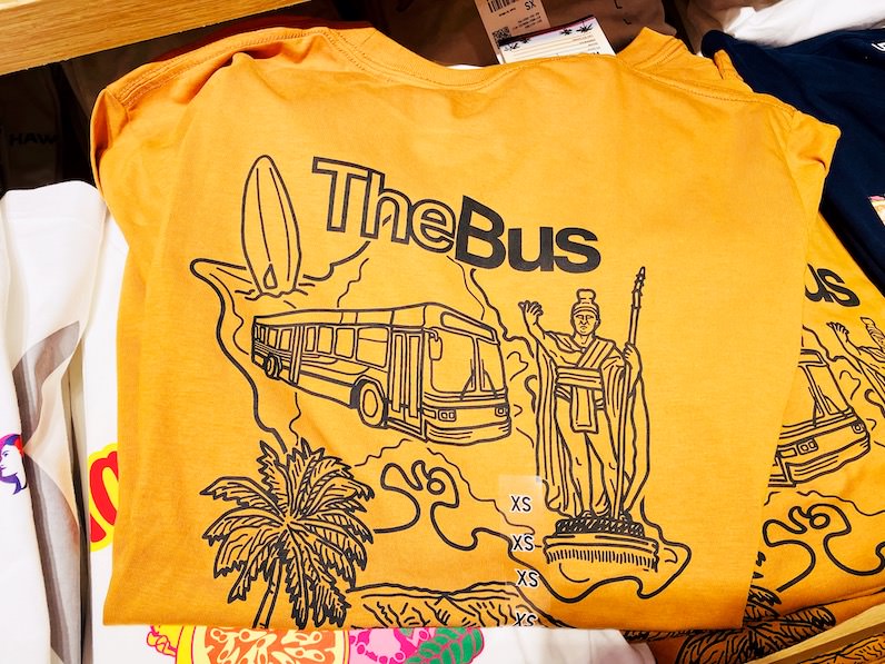 ハワイのユニクロのザバスのTシャツ