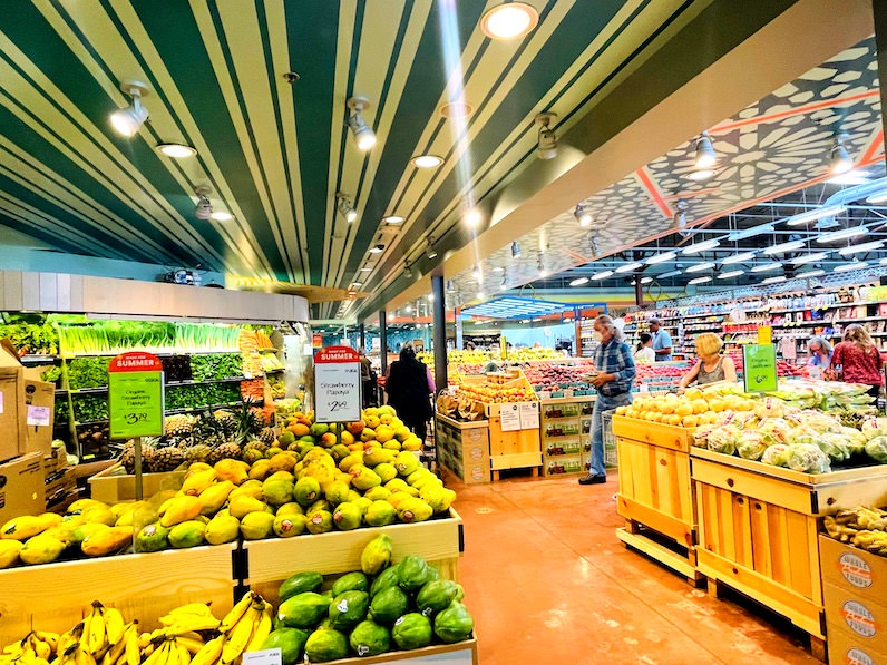 カハラのホールフーズ・野菜売り場